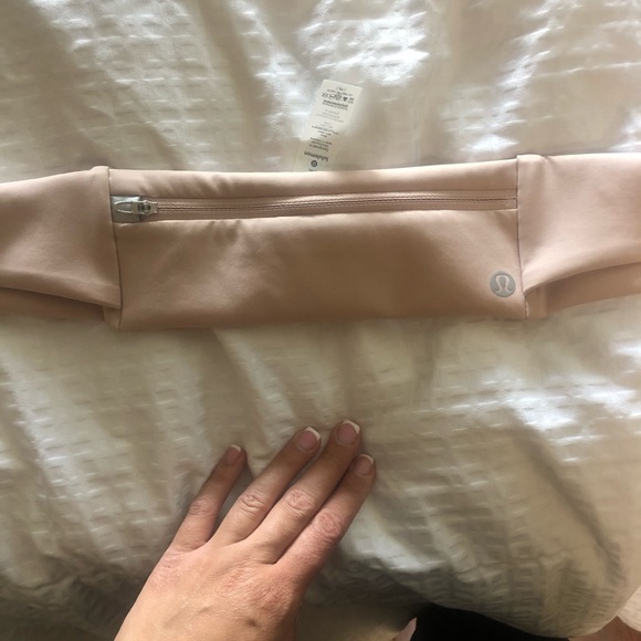 âSOLDââ¨NWT Lululemon Fast and Free Run Belt⨠- Picture 2 of 6